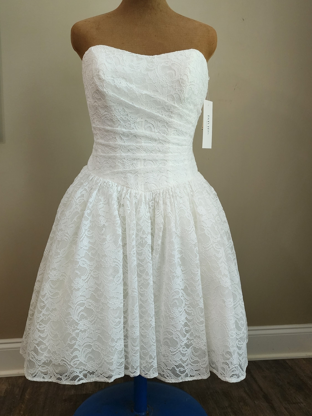 David's Bridal Ivory Wedding Dress Strapless Style Short Heart Neck Size 10